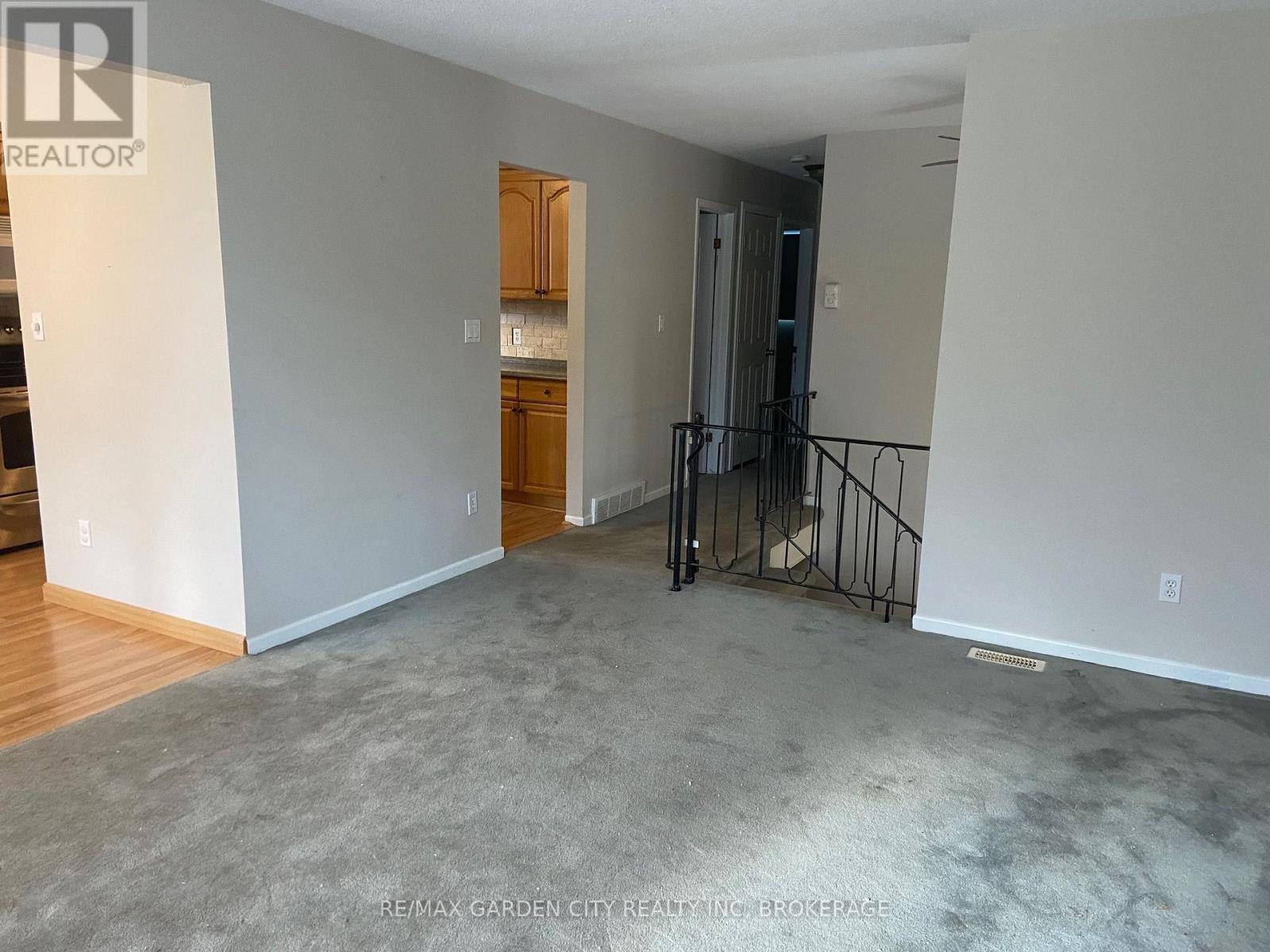 UPPER - 9 STONEGATE DRIVE