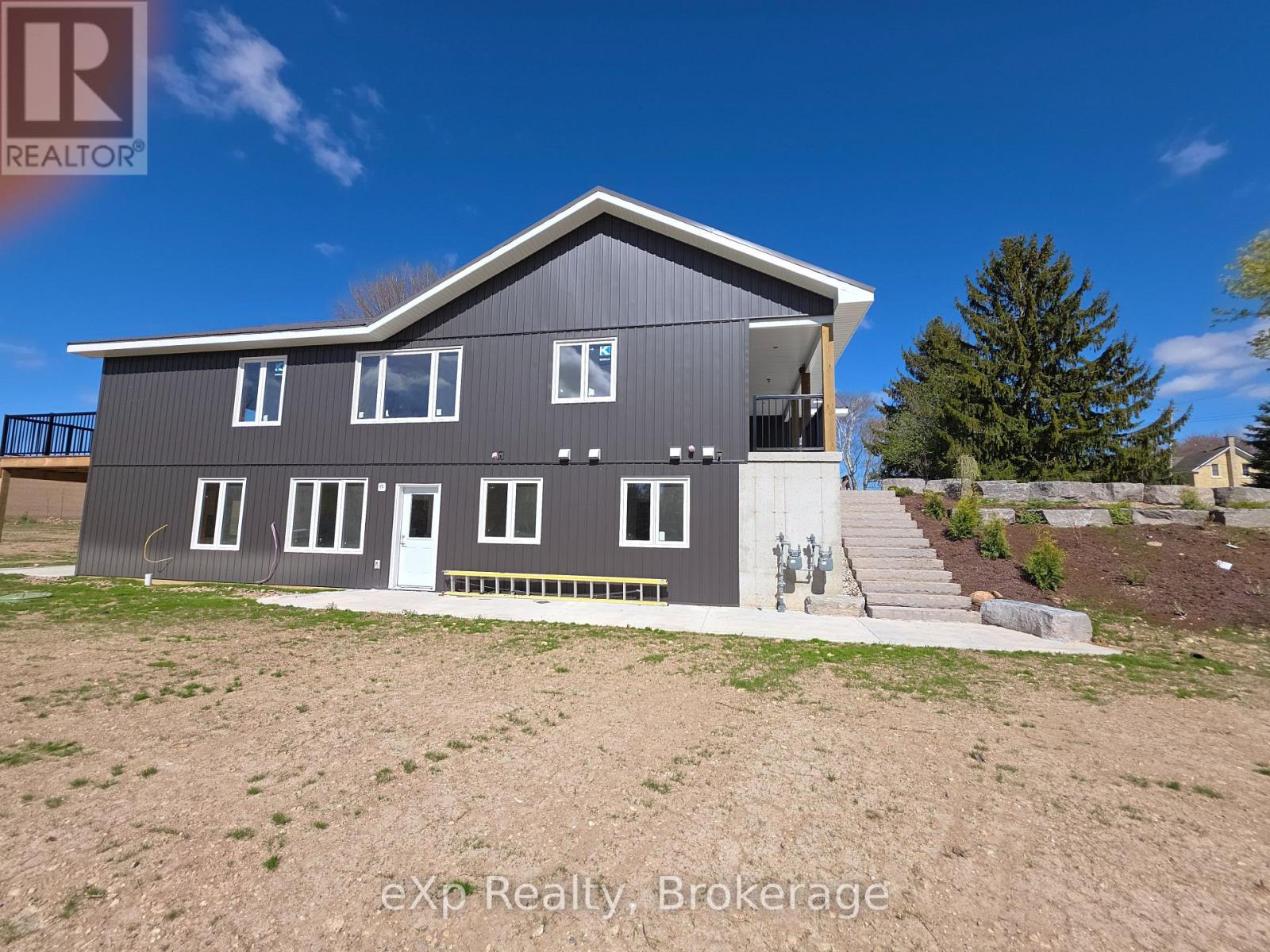 LOWER LEVEL UNIT - 272 12 CONCESSION