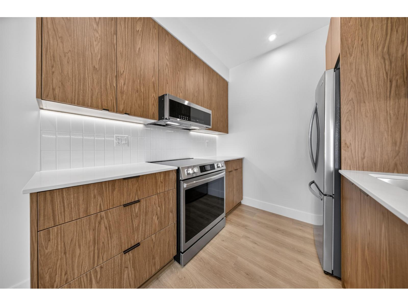 303 46187 THOMAS ROAD, Sardis South