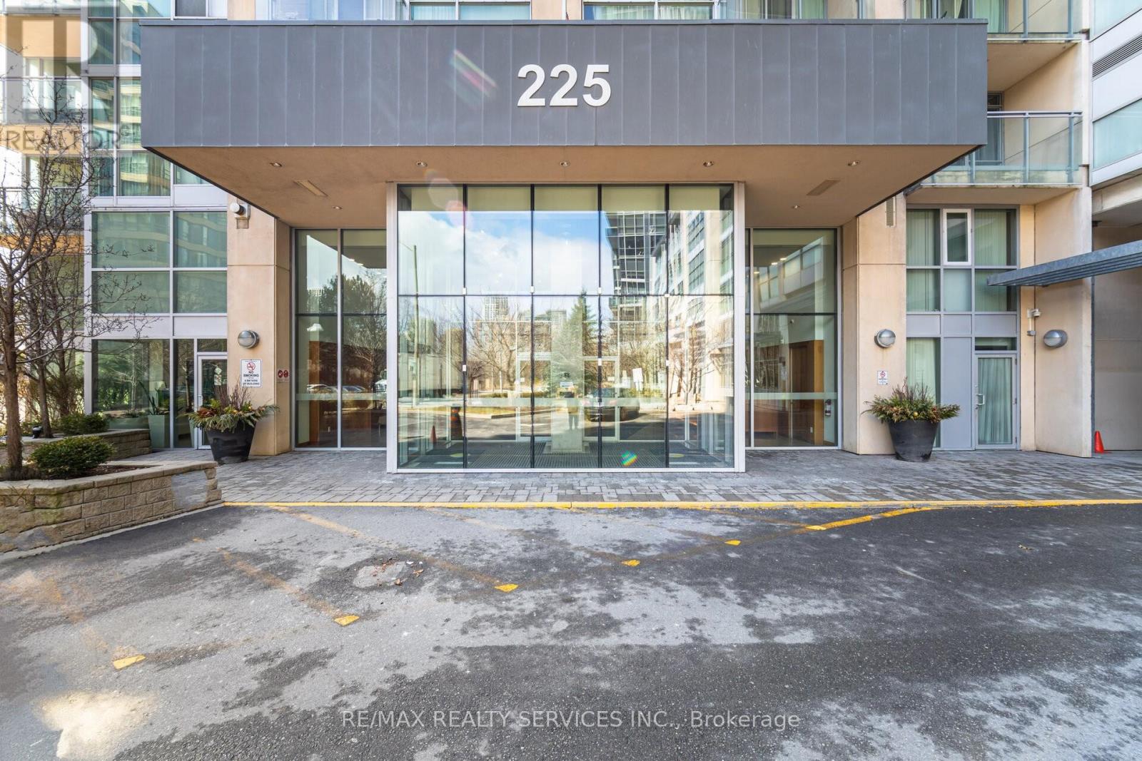 810 - 225 WEBB DRIVE