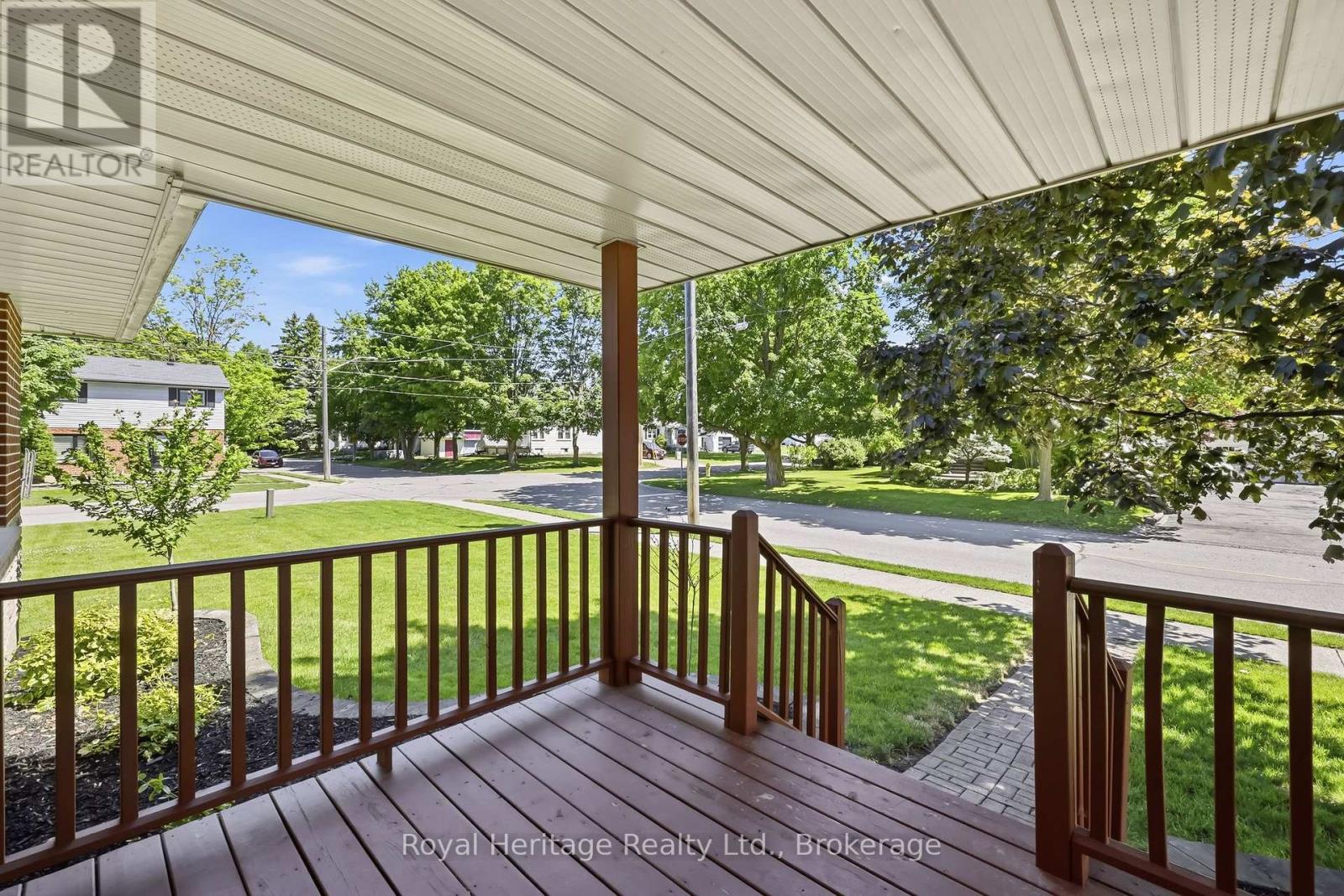 12 SIMCOE STREET