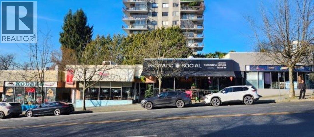751 LONSDALE AVENUE