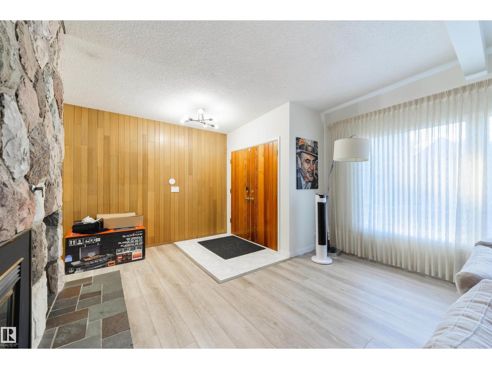 24 VALLEYVIEW CR NW