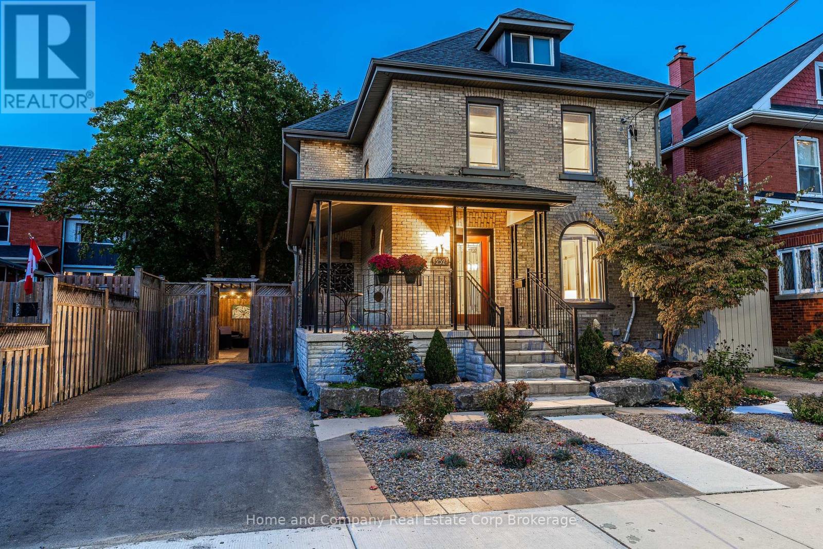 252 ALBERT STREET