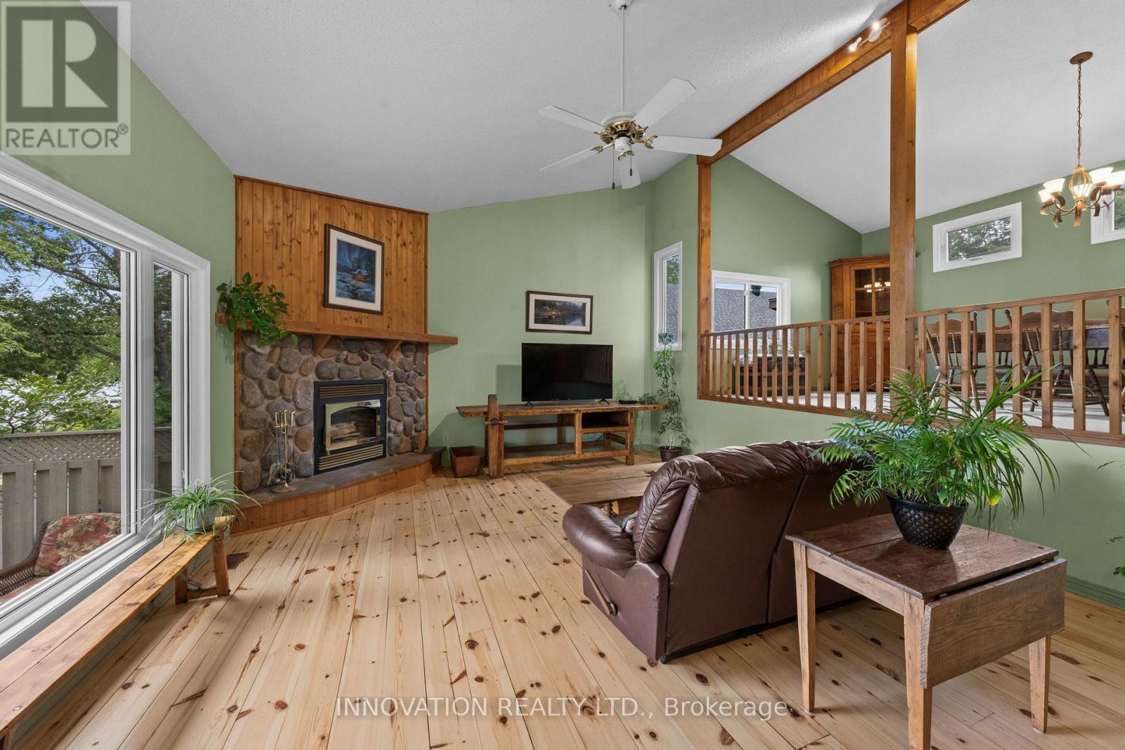 956 BAYVIEW DRIVE