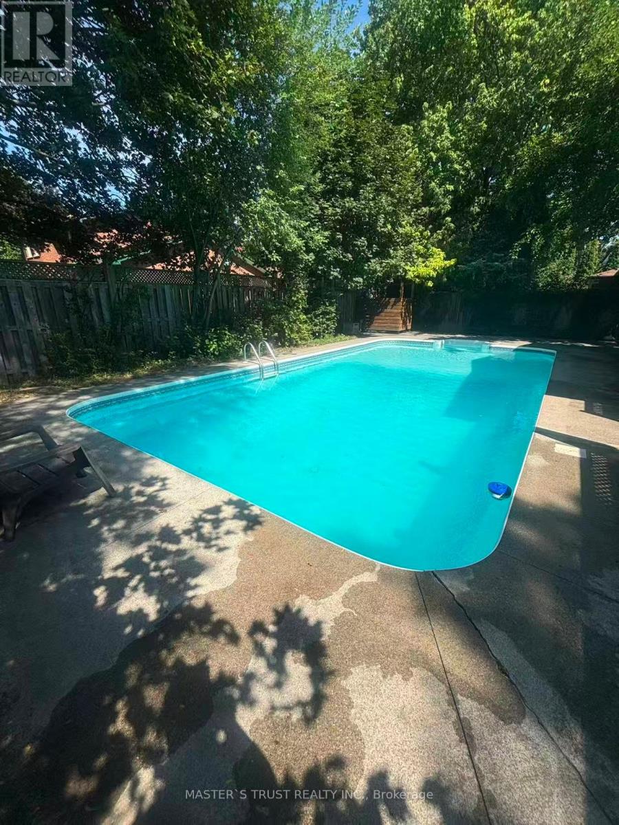 1585 CROMBIE ROAD