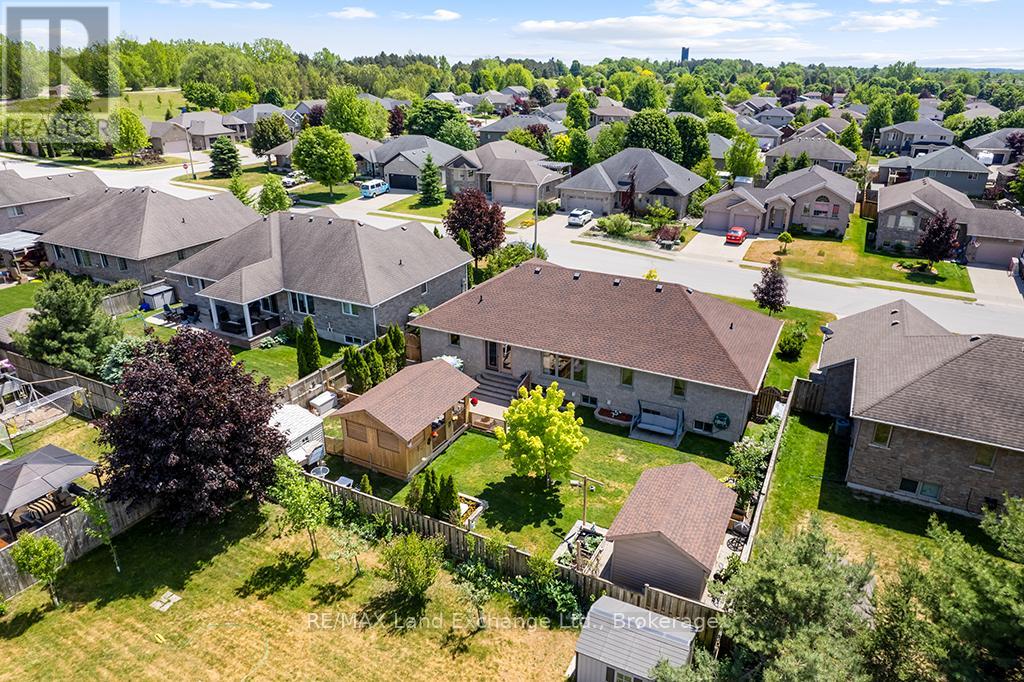 785 WOODLAND DRIVE