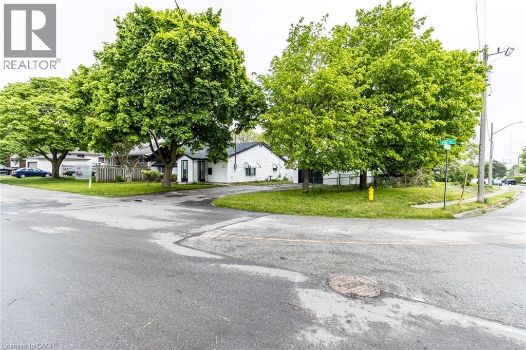 15 SPIERS Crescent