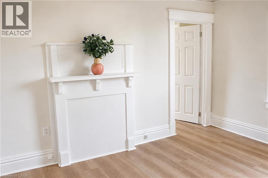56 WENTWORTH Street N Unit# 4