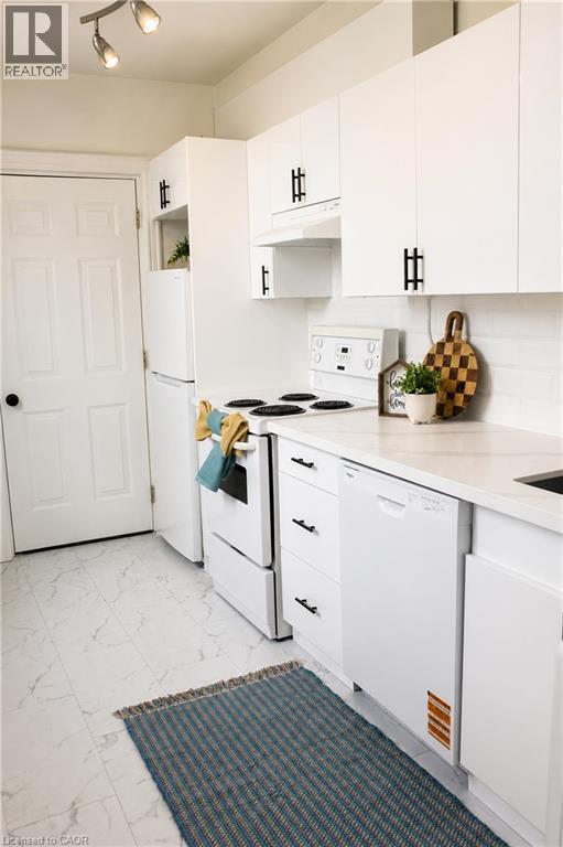 56 WENTWORTH Street N Unit# 4