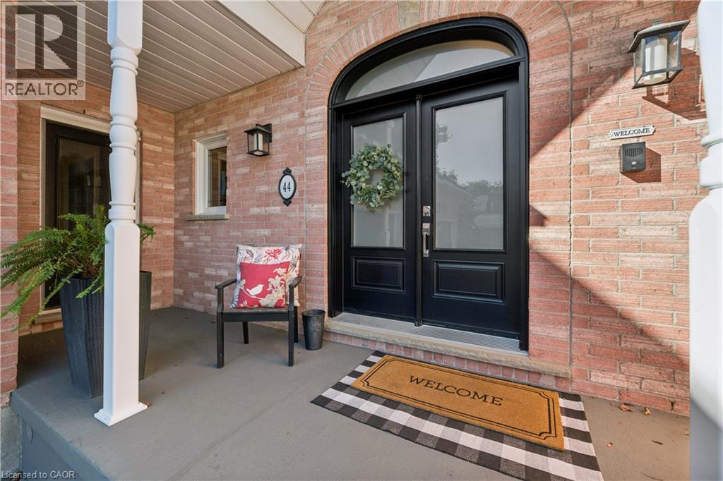 44 BREWSTER Place