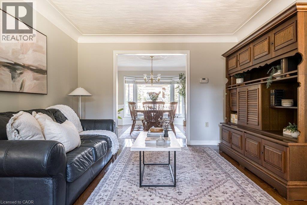 6 COTTONWOOD Court