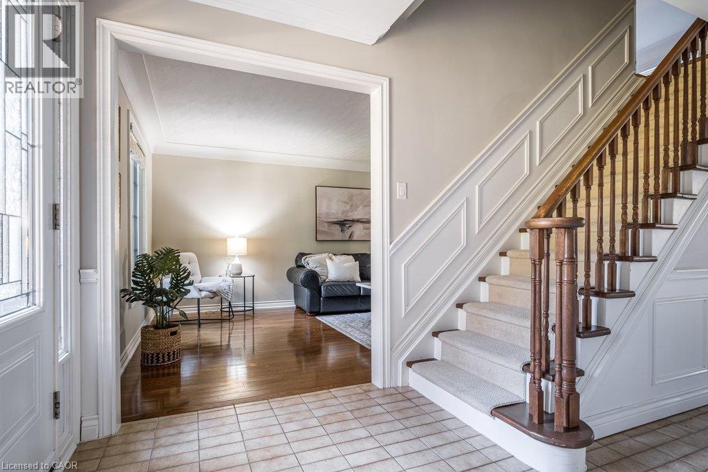 6 COTTONWOOD Court
