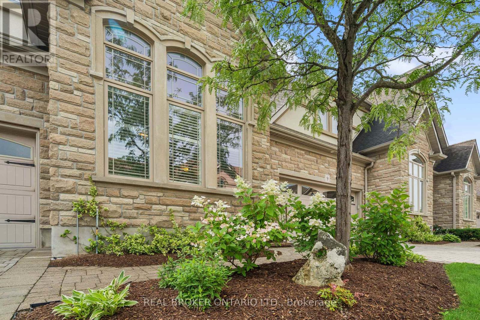 8 - 19 SIMMONDS DRIVE