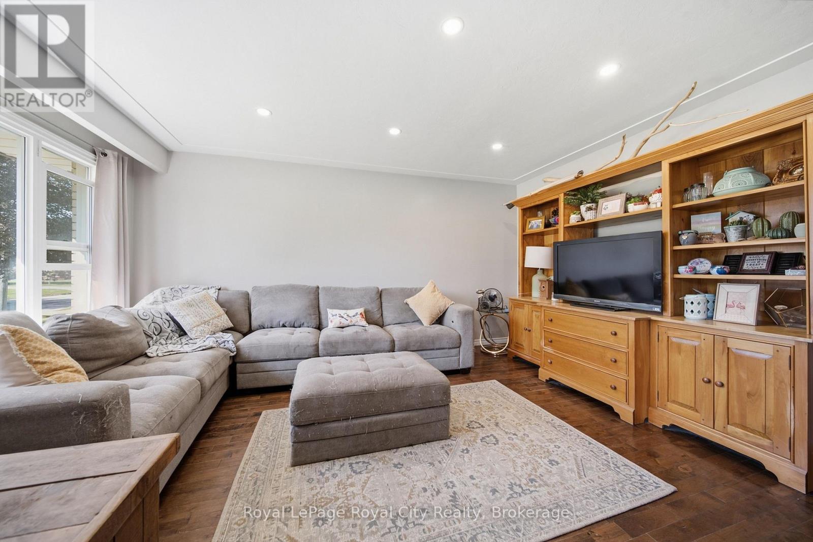 164 WAVERLEY DRIVE