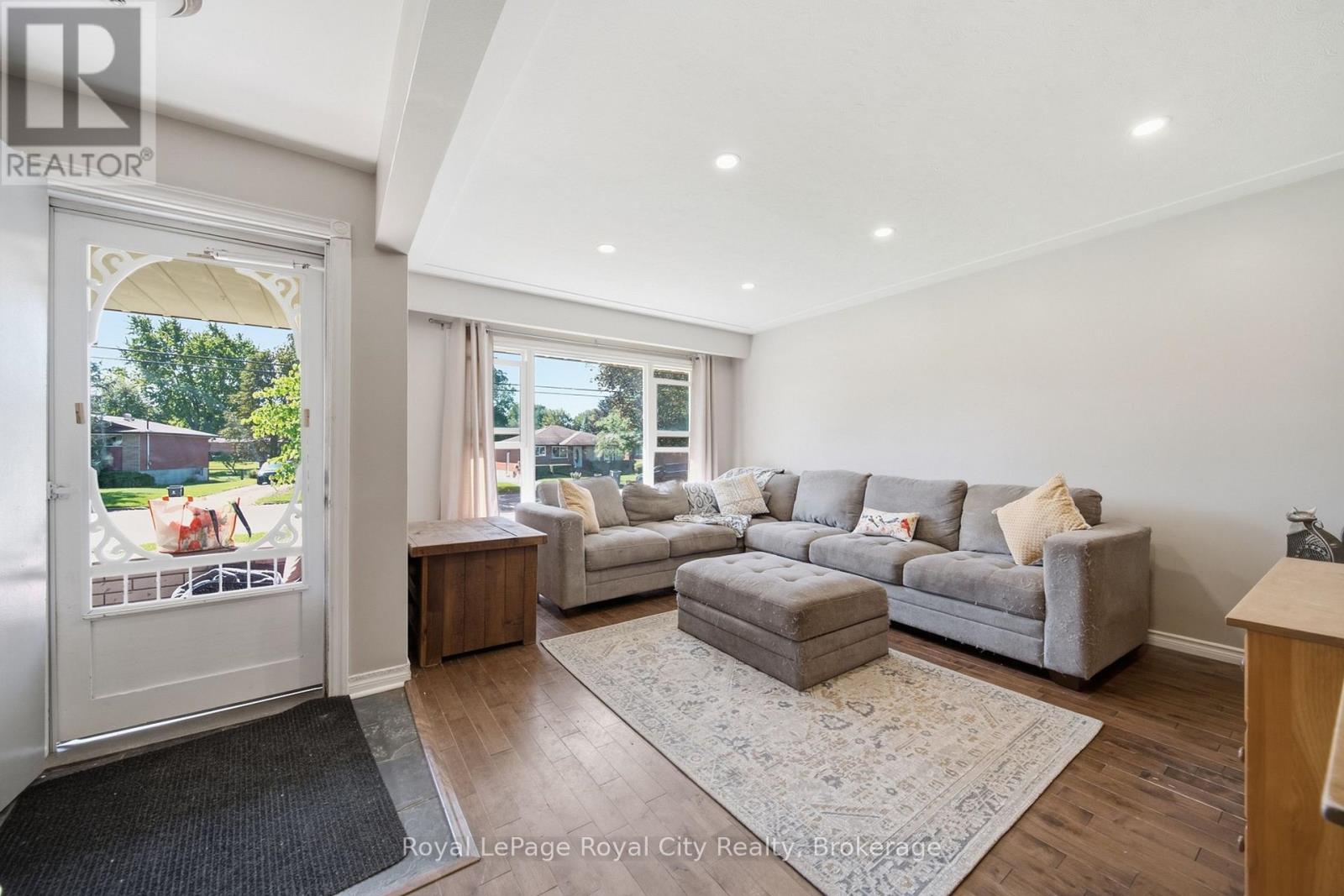 164 WAVERLEY DRIVE