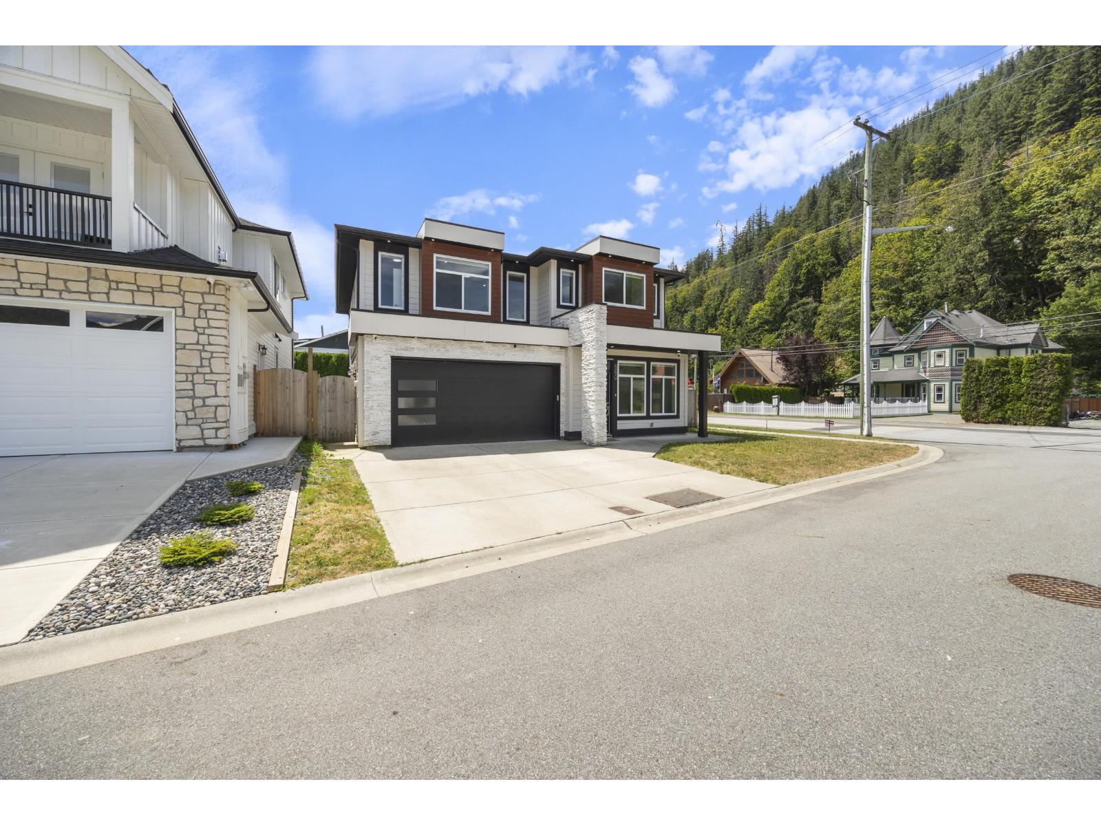 860 WILLOW PLACE, Harrison Hot Springs