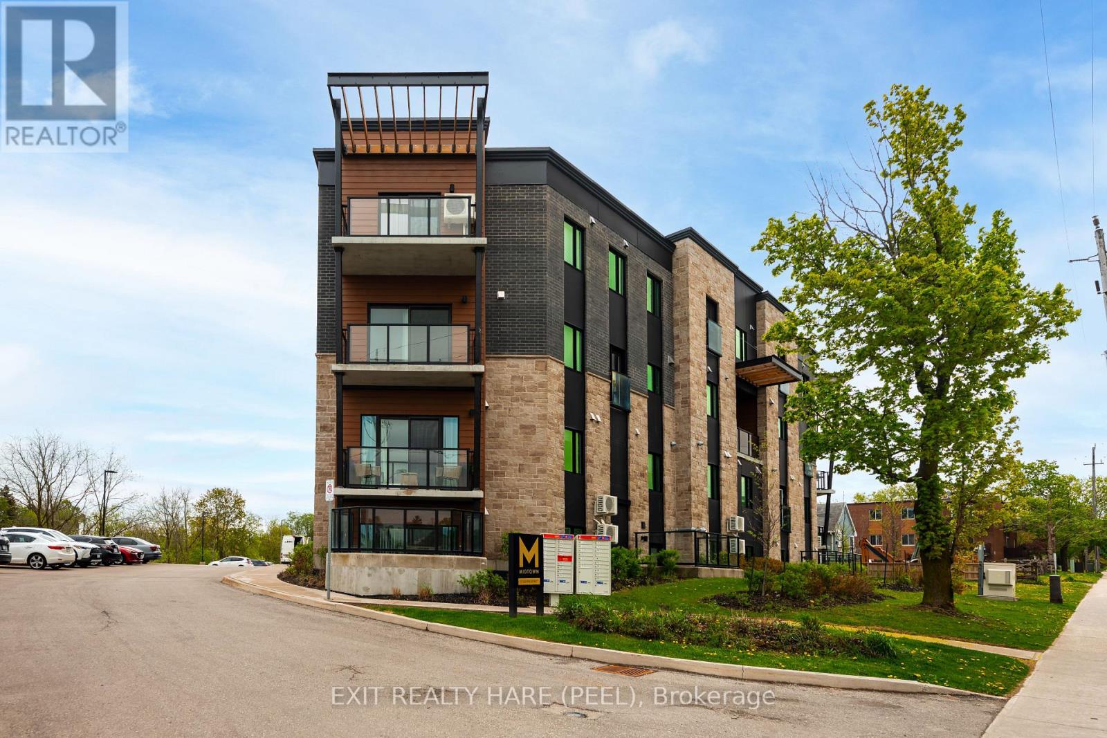 104 - 17 CENTRE STREET - Photo 2