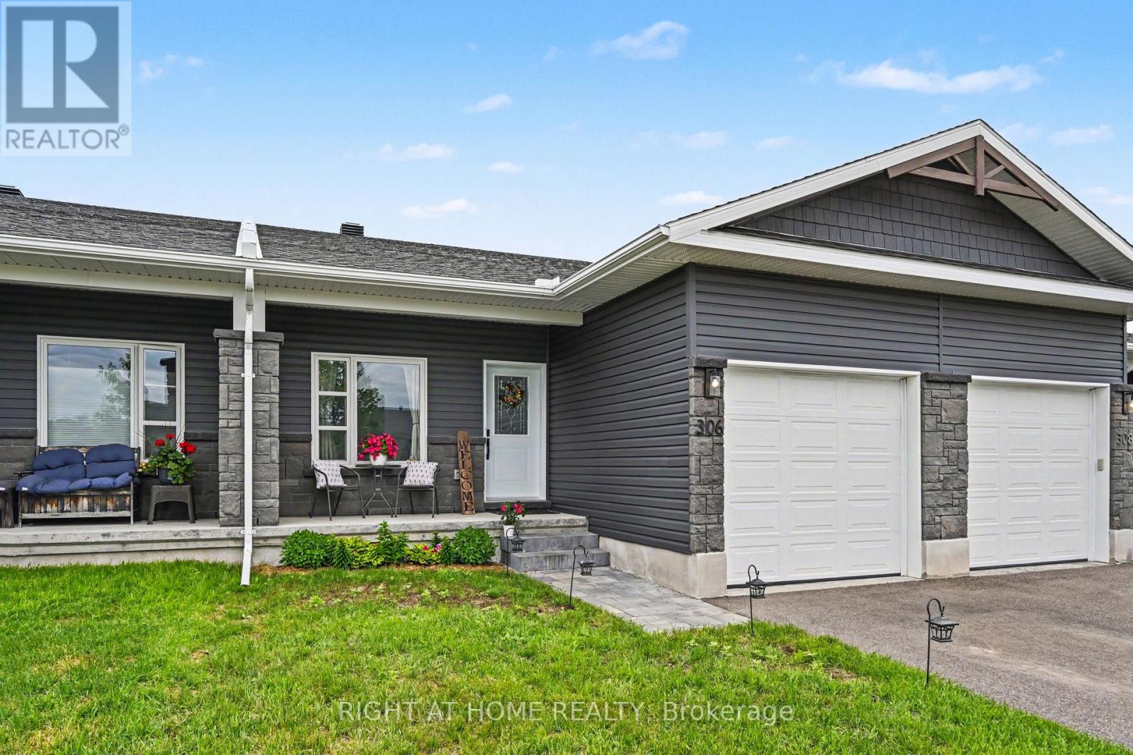 306 FORESTVIEW CRESCENT