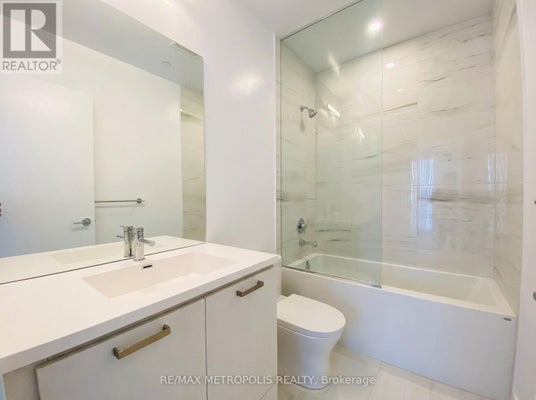 211 - 10 Honeycrisp Cres, Vaughan (Vaughan Corporate Centre), ON 4