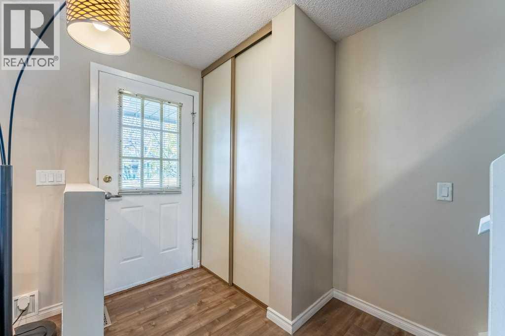 552 Queenston Gardens SE