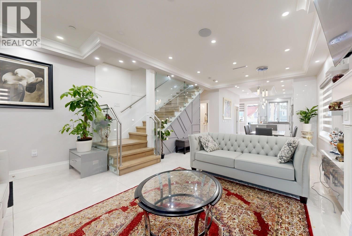 1 556 W 62ND AVENUE