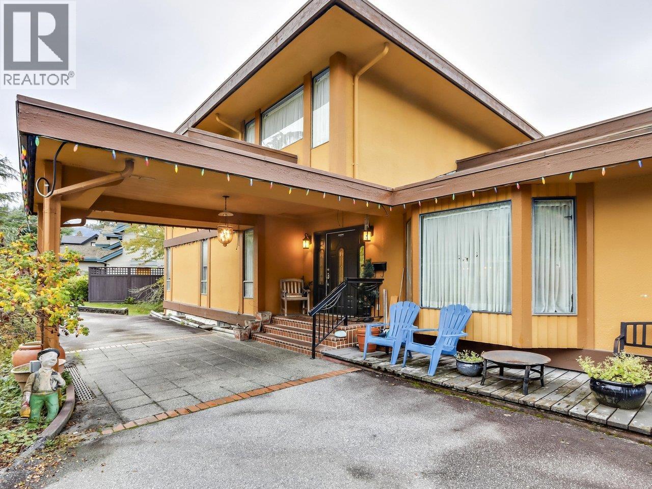 534 BEACHVIEW DRIVE