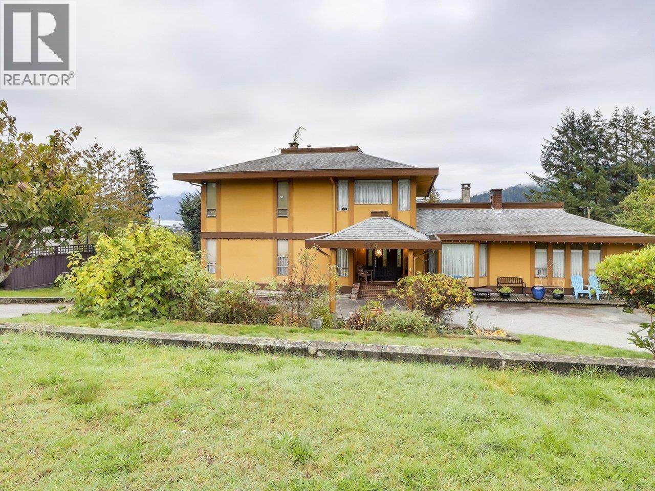 534 BEACHVIEW DRIVE