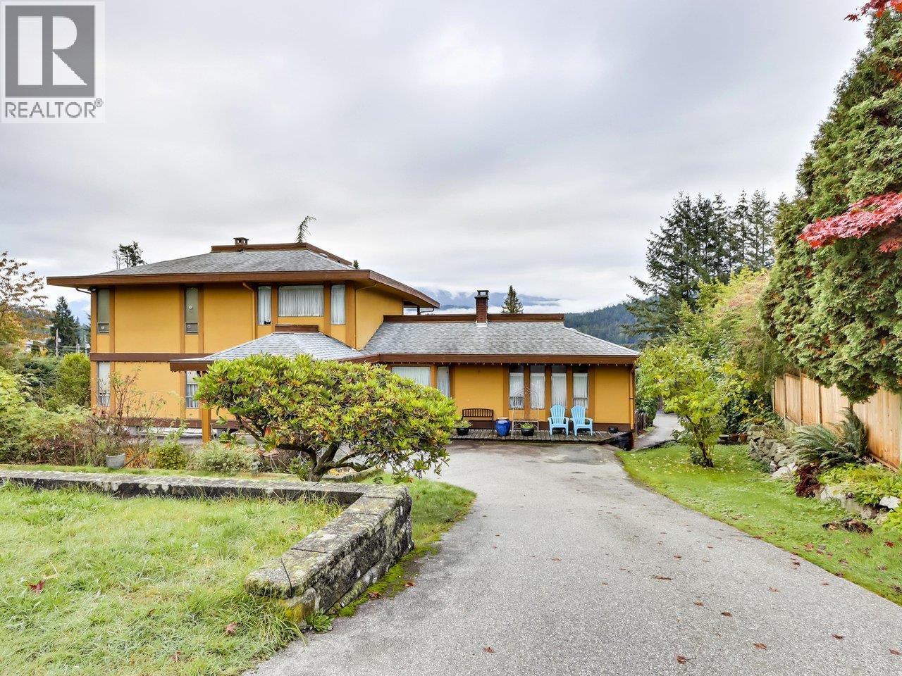 534 BEACHVIEW DRIVE