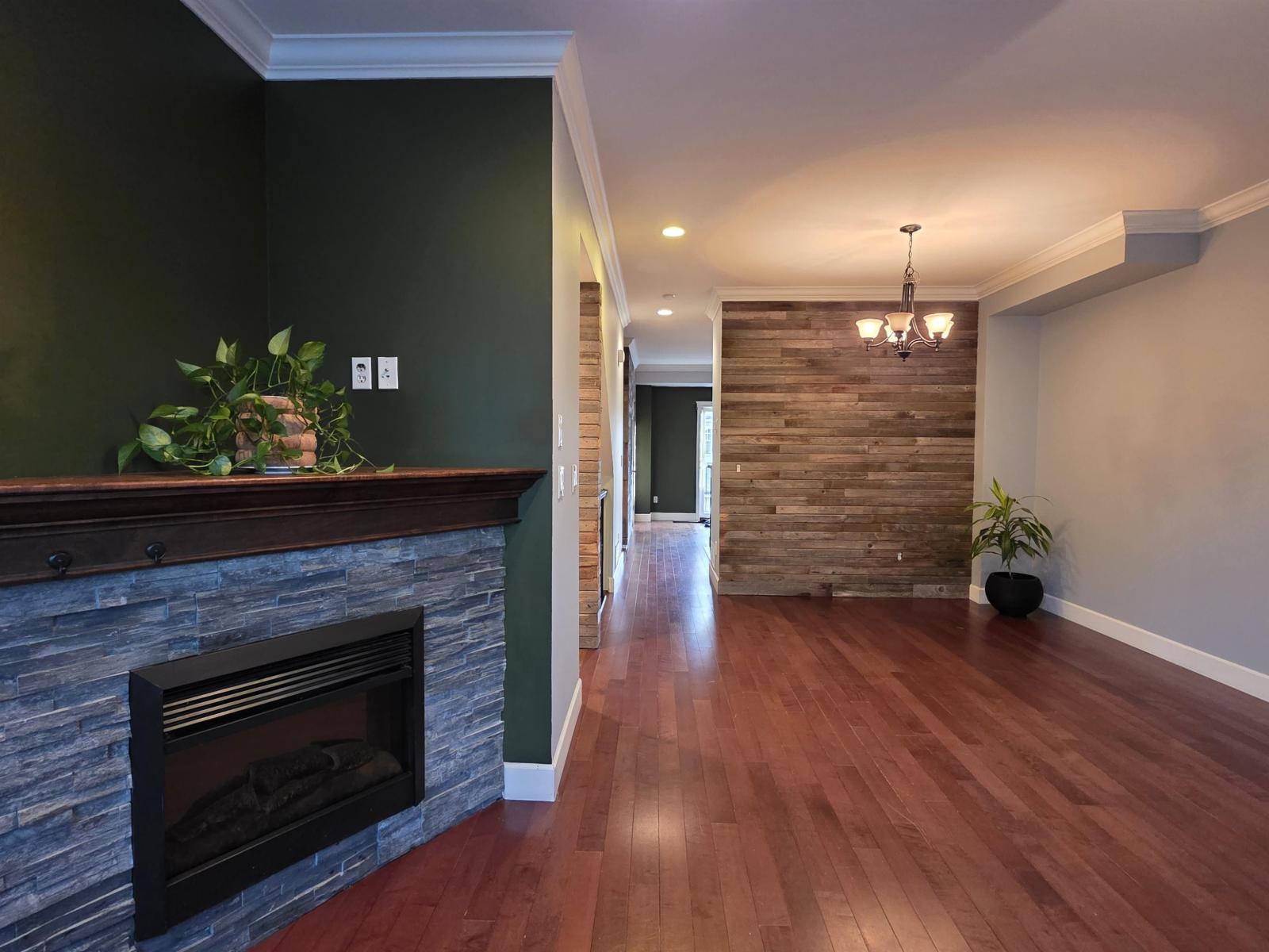 3 32792 LIGHTBODY COURT
