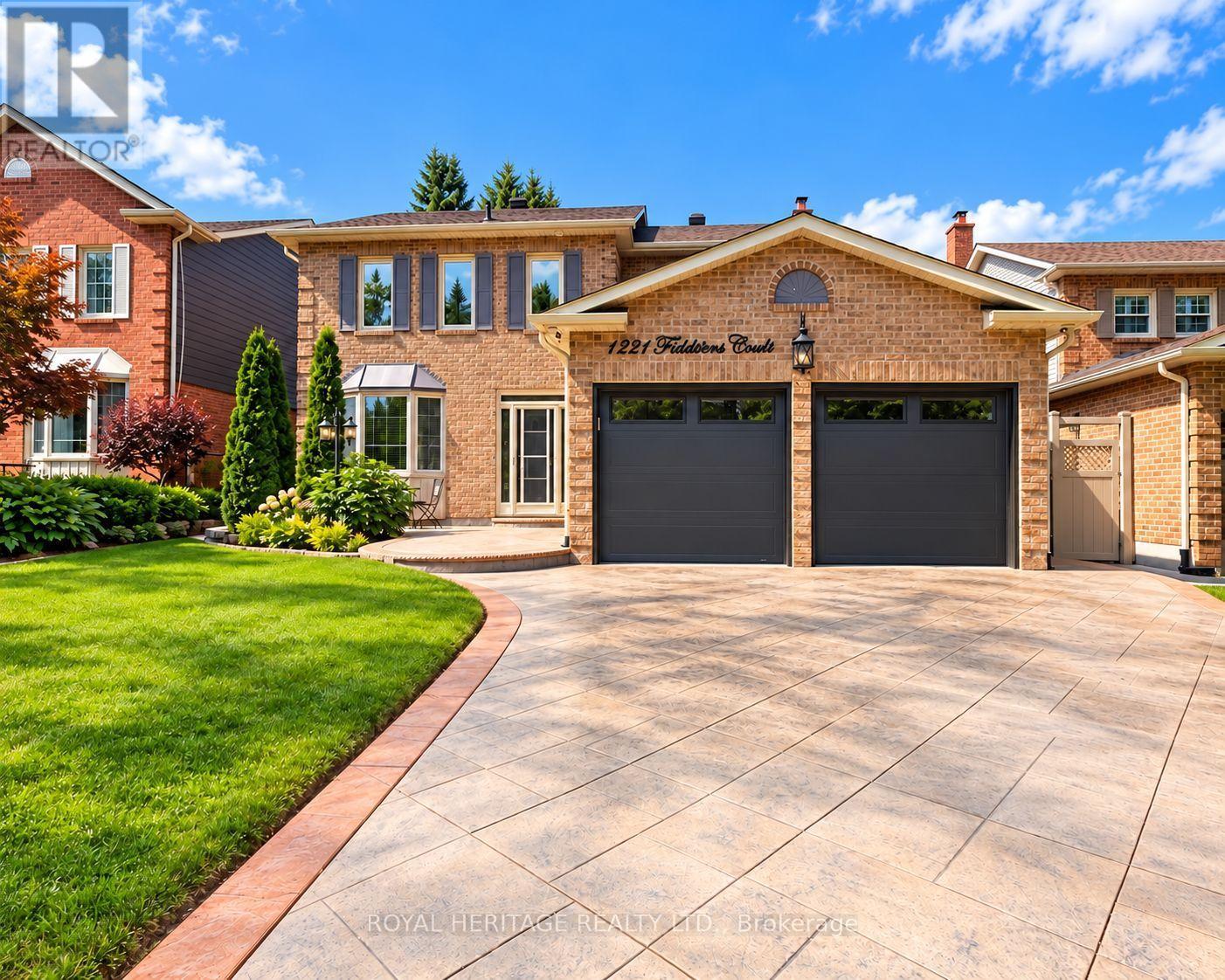 1221 FIELDSTONE CIRCLE