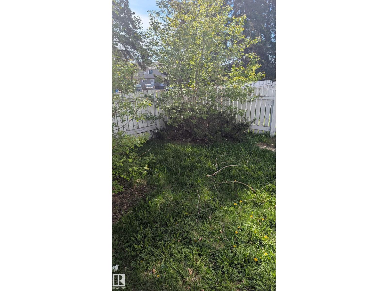 4 AMBERLY CT NW
