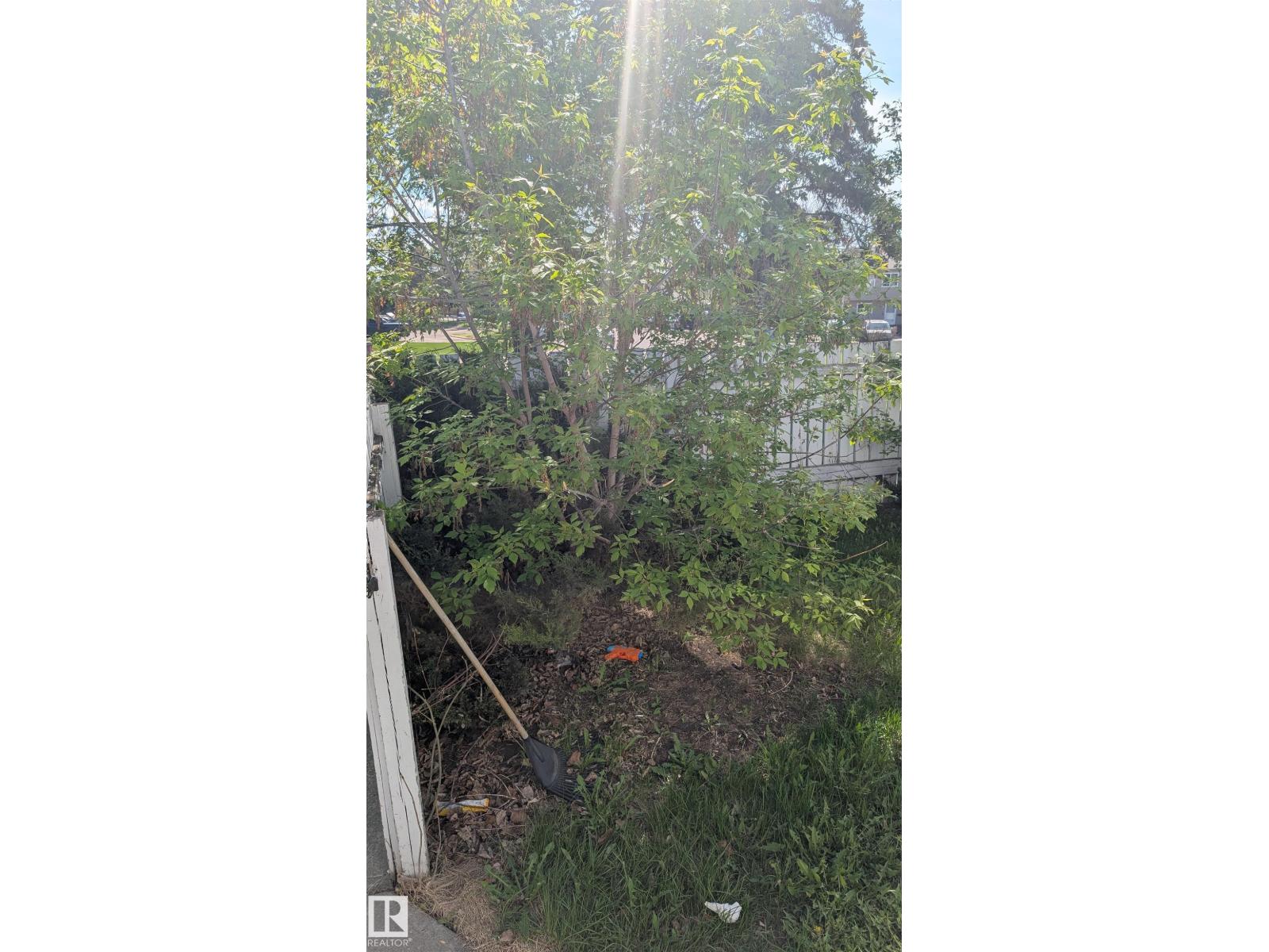 4 AMBERLY CT NW