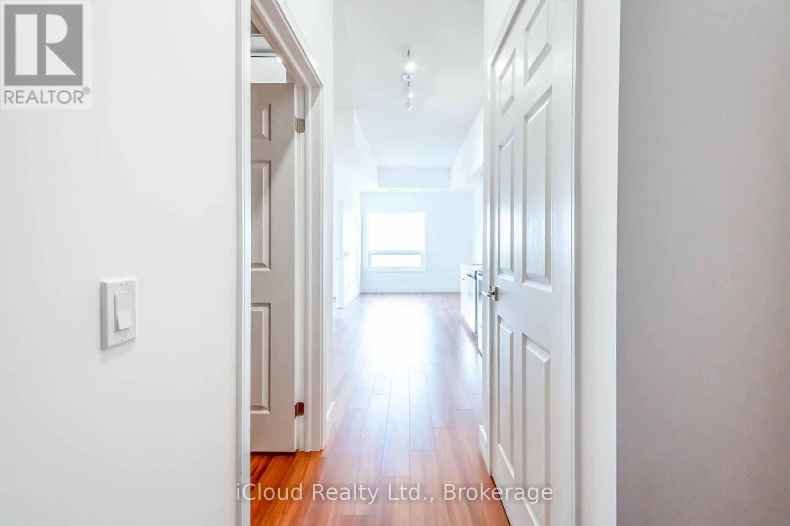 806 - 1 WELLINGTON STREET