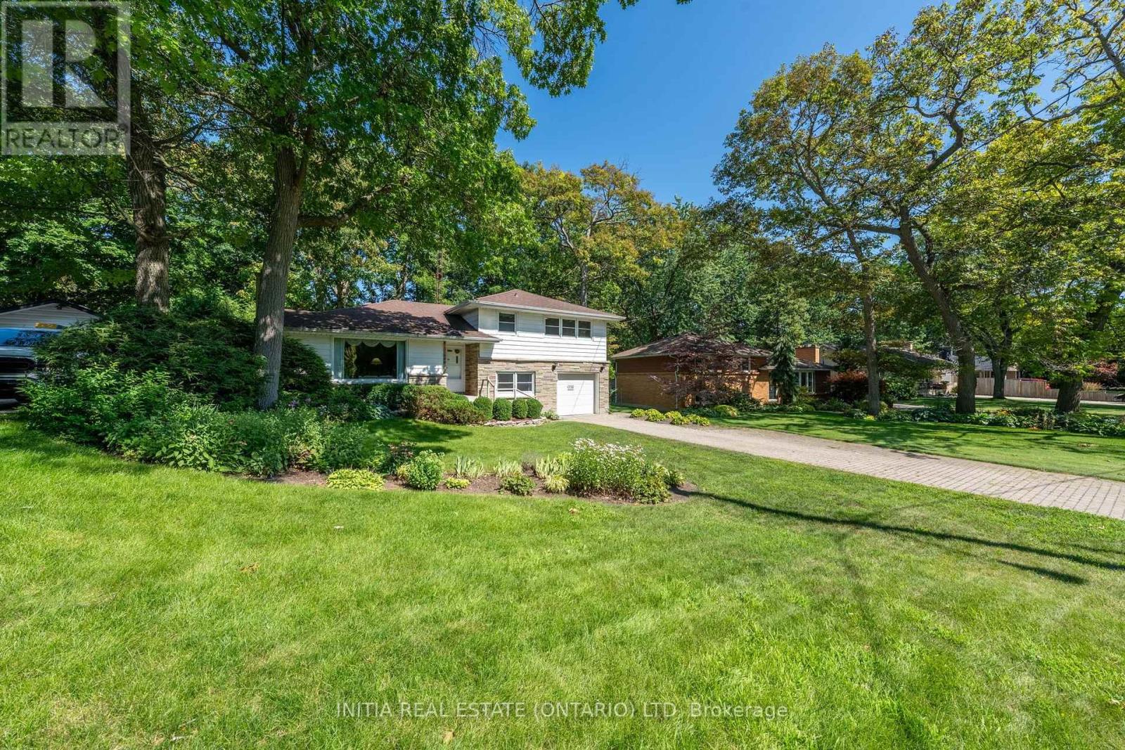 1732 RUTHERGLEN CLOSE