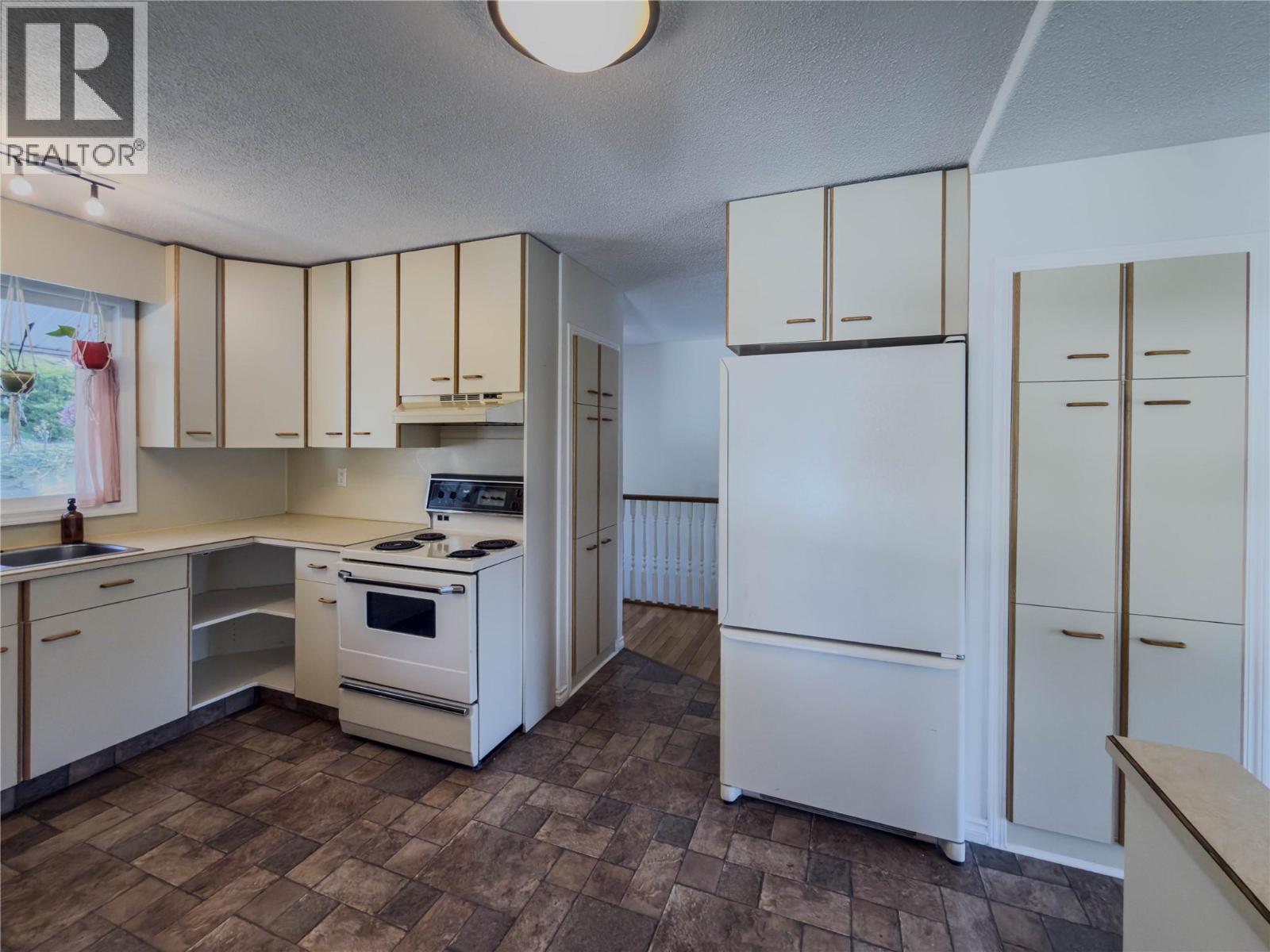 1595 MT DUFFERIN Avenue