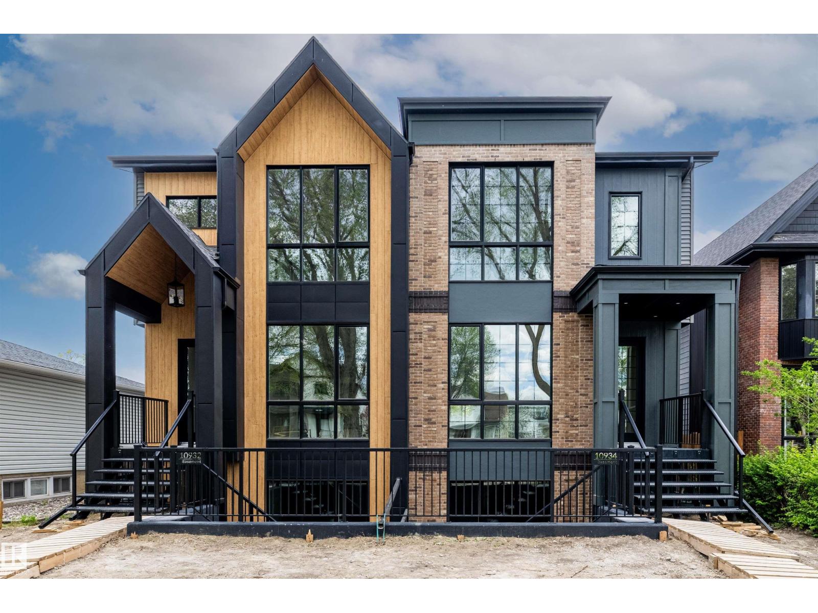 10932 & 10934 132 ST NW