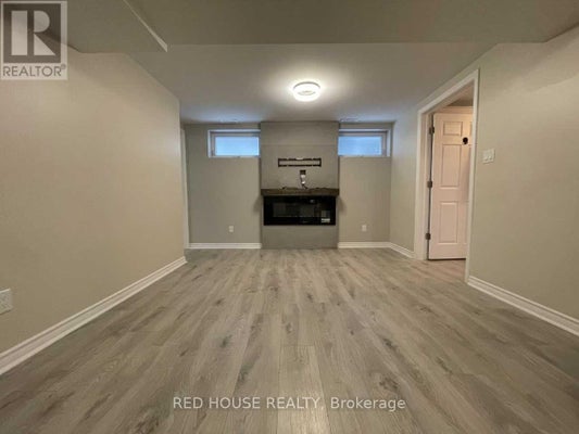 69 Simpson Rd, Newmarket (Central Newmarket), ON 3