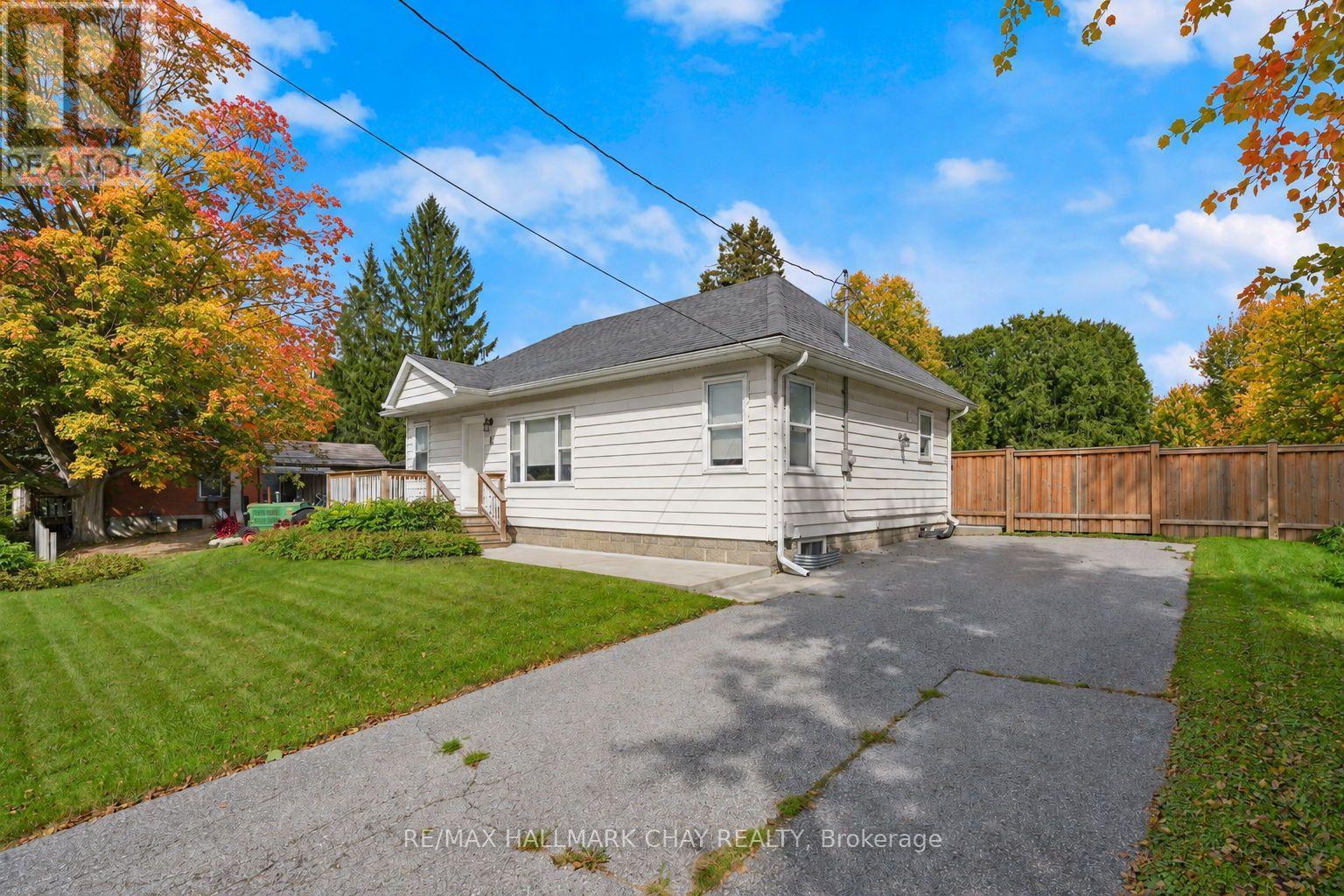 11 KING STREET S