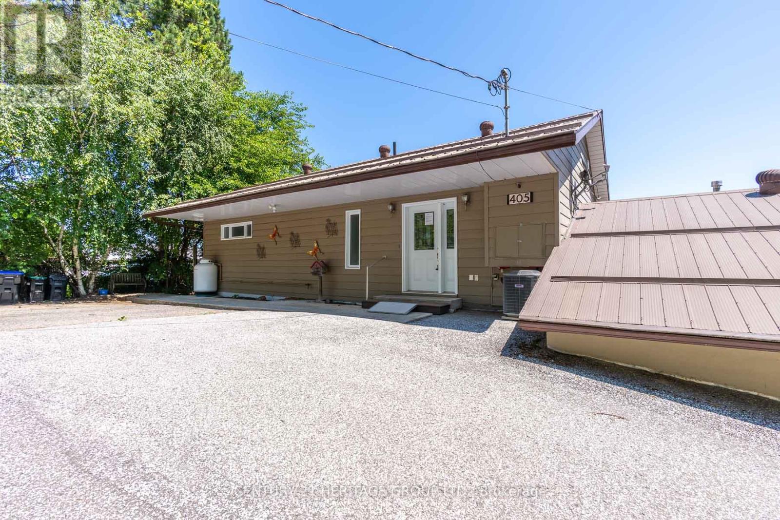 405 CHAMPLAIN ROAD