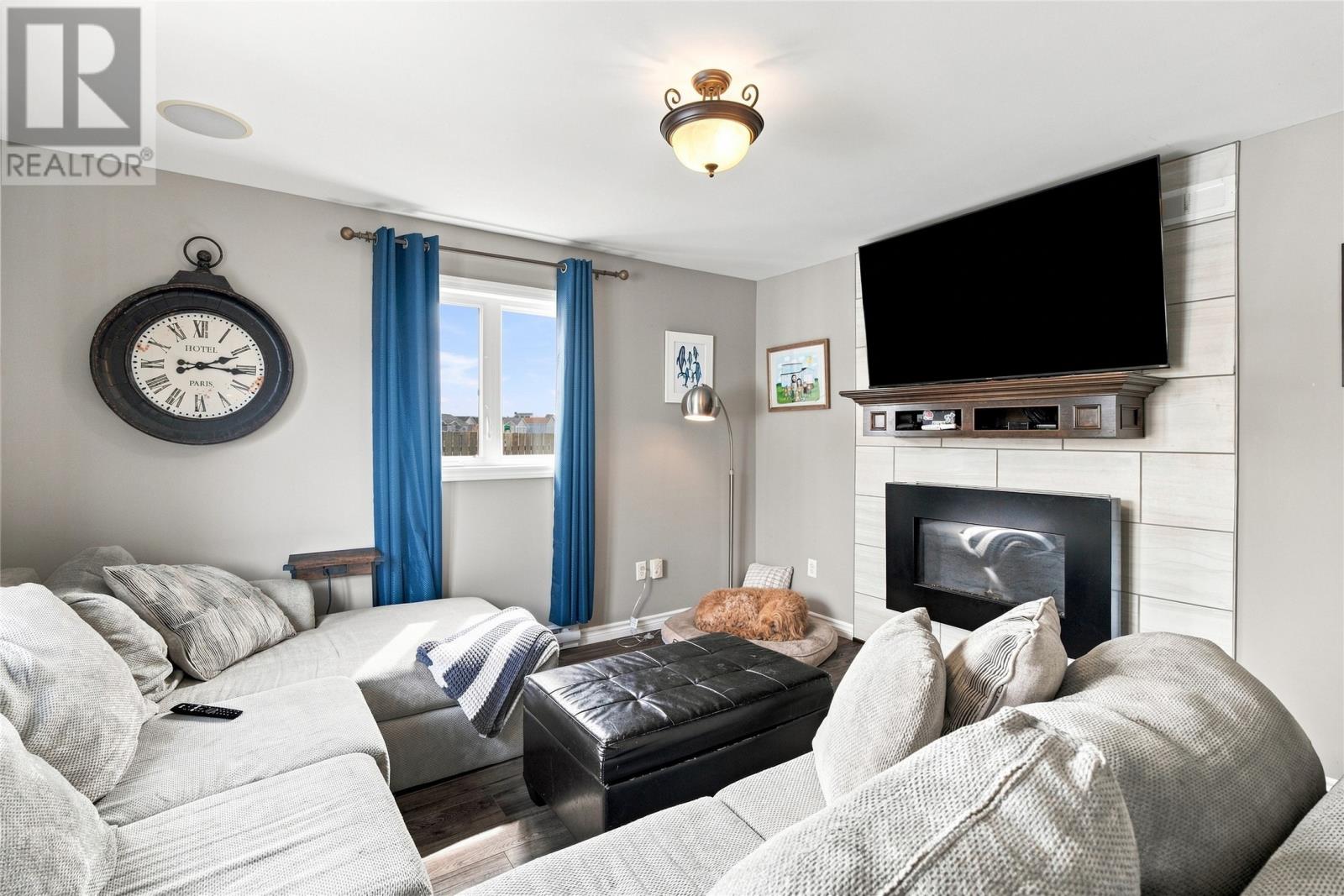 15 Camelot Crescent