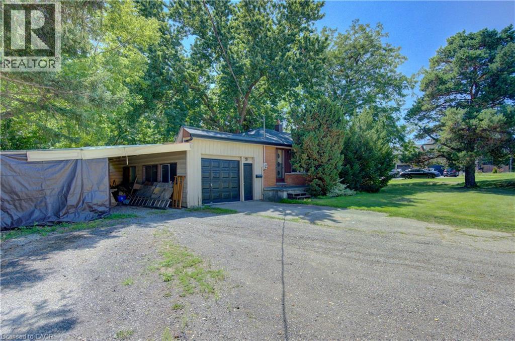 9 ROTHSAY Avenue