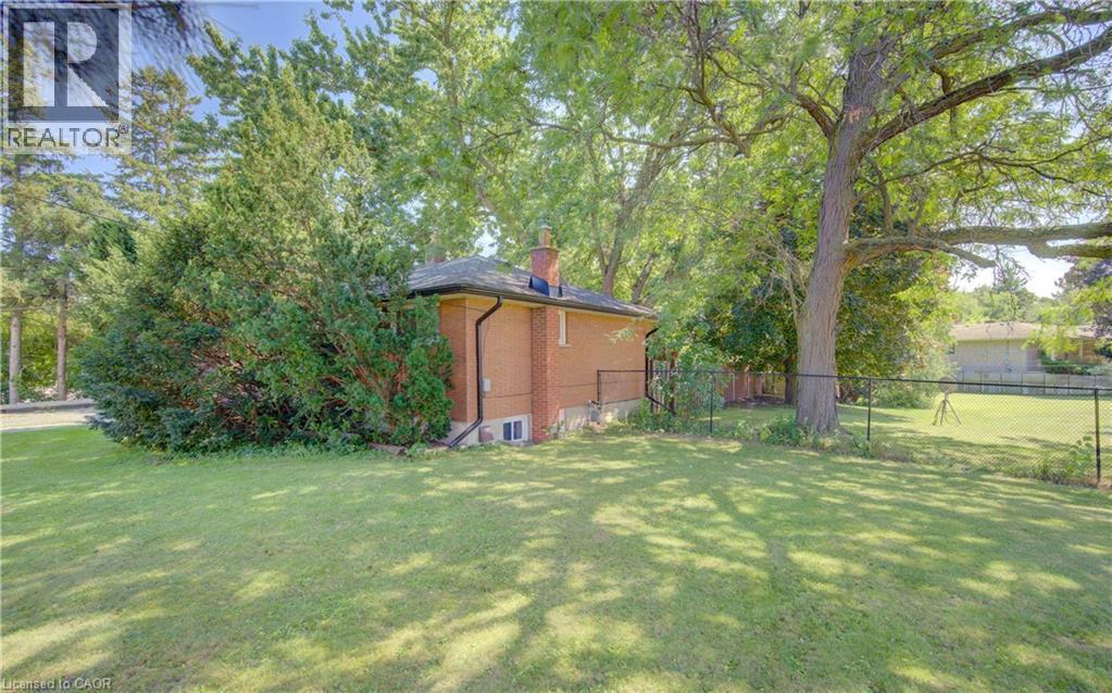 9 ROTHSAY Avenue
