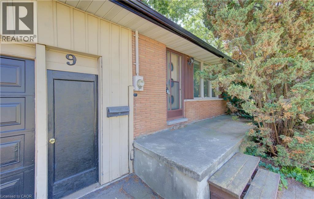 9 ROTHSAY Avenue