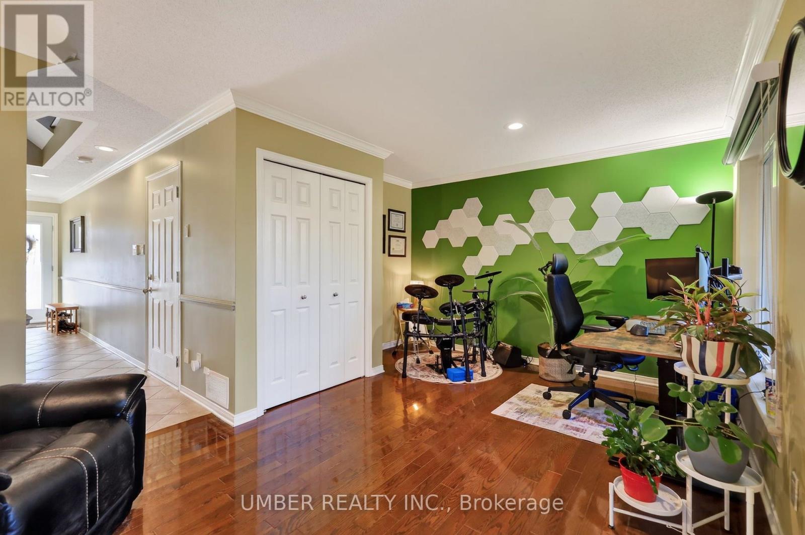 23 BRIARWAY PRIVATE