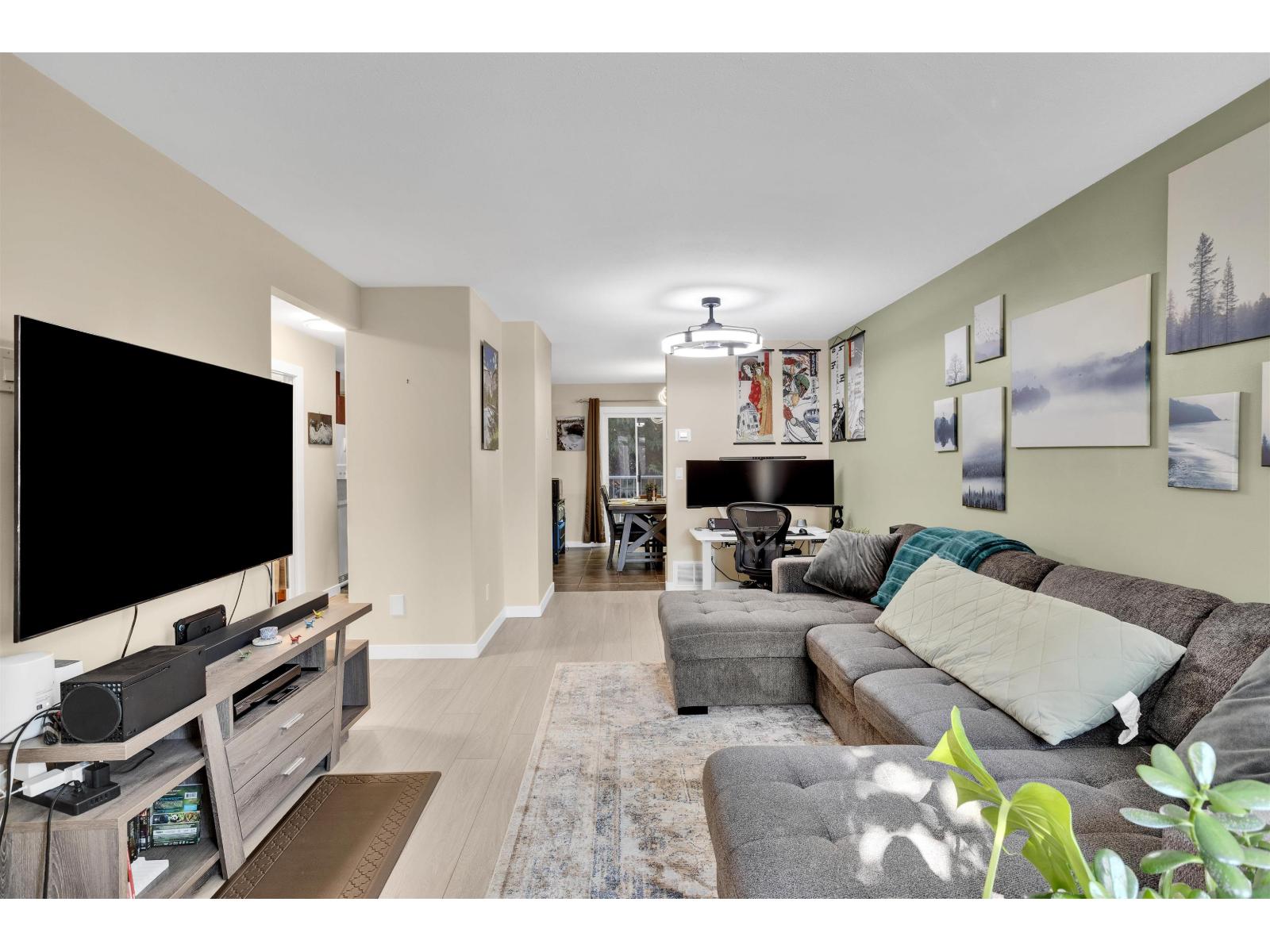 10 46375 CESSNA DRIVE, Chilliwack Proper South