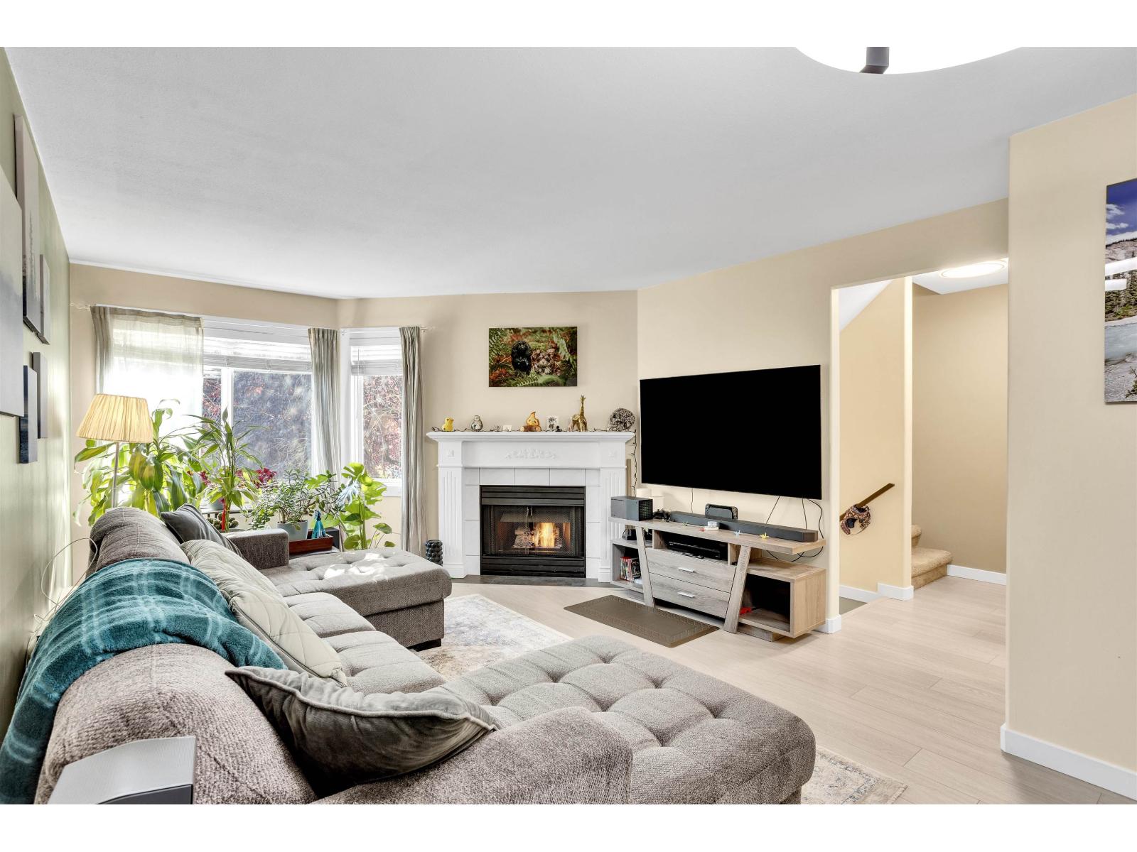 10 46375 CESSNA DRIVE, Chilliwack Proper South