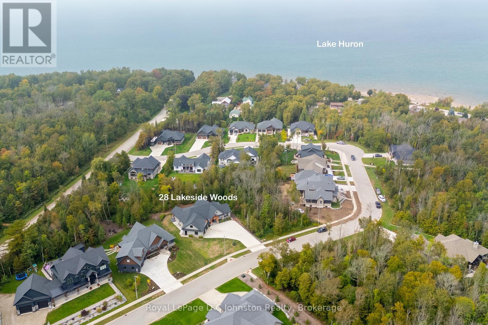 28 LAKESIDE WOODS CRESCENT