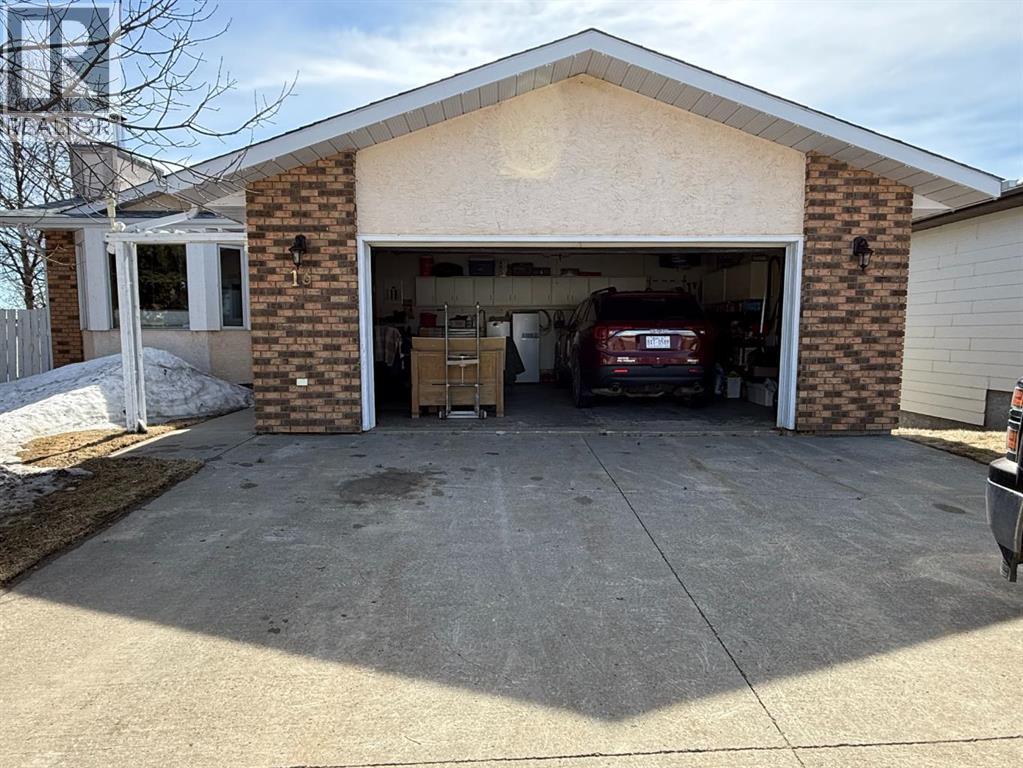 13 Assiniboine Drive - Photo 2