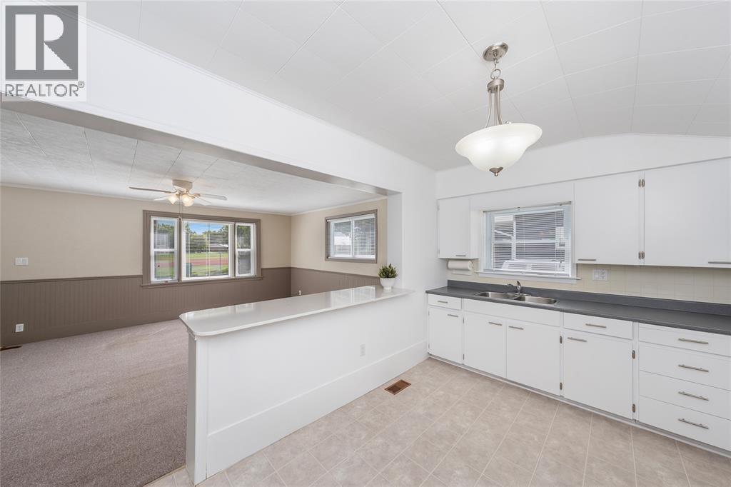 465 NELSON STREET - Photo 4